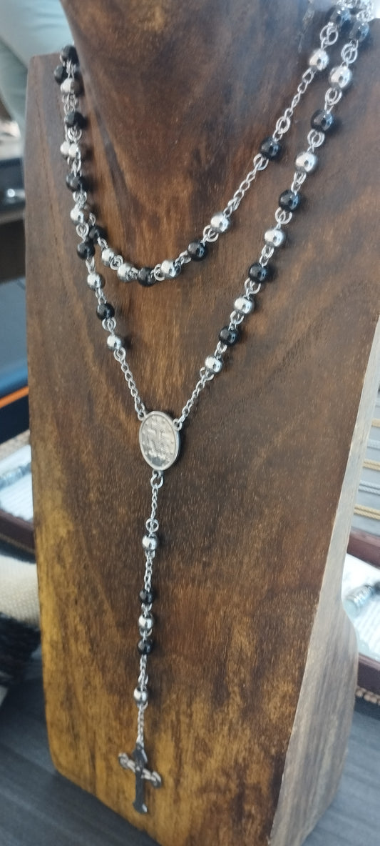 Collar Rosario Doble Nivel – Simbolismo y Estilo en Acero