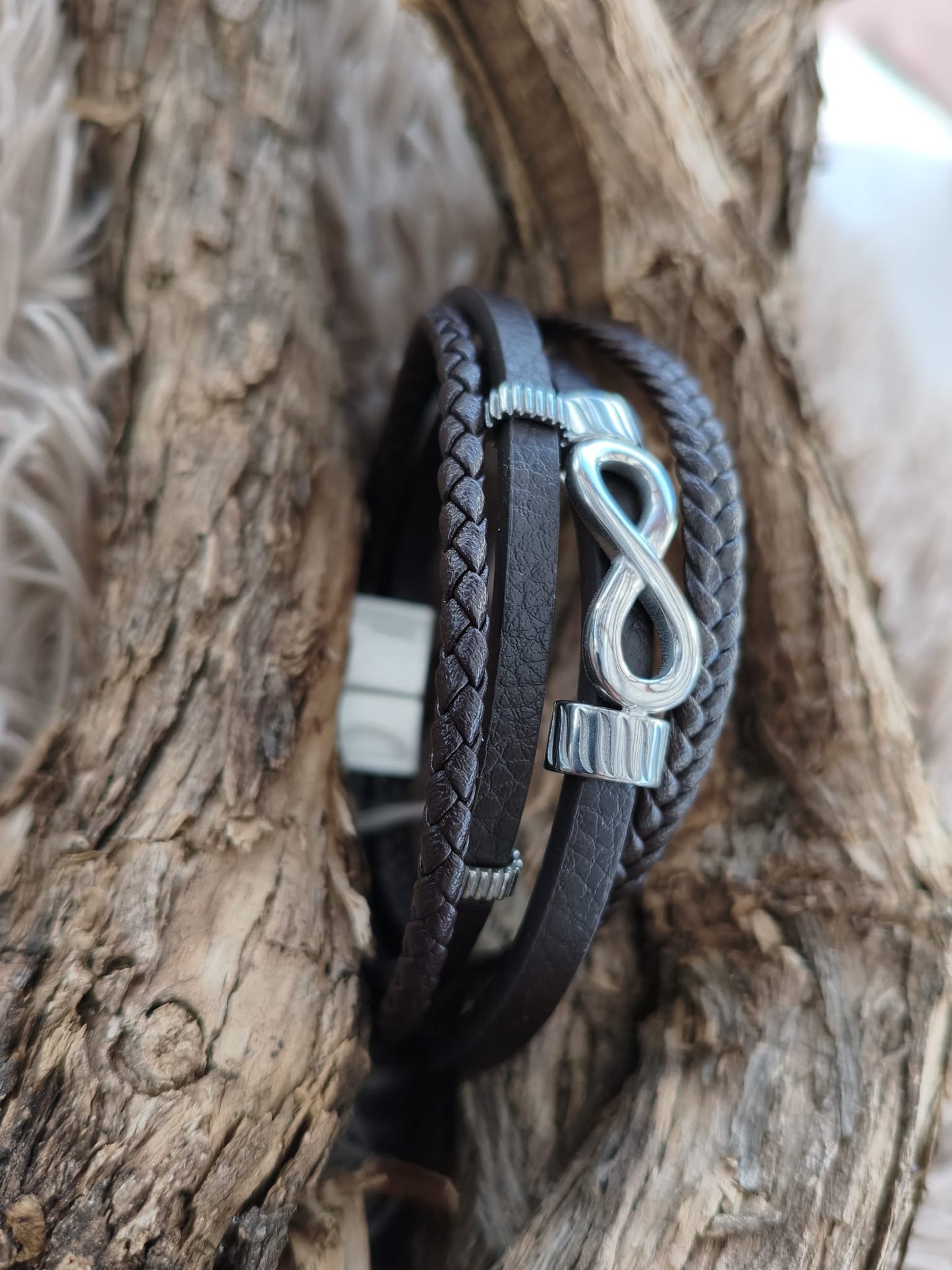 Pulsera Multicapa "Infinity" – Cuero Negro y Acero Inoxidable