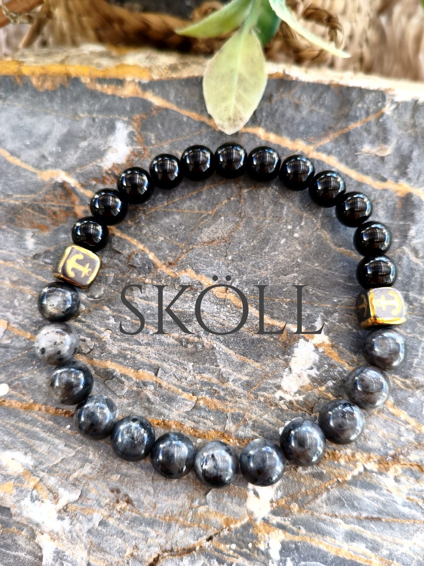 Pulsera "Lunar Anchor" – Labradorita, Ónix y Detalles en Oro Viejo
