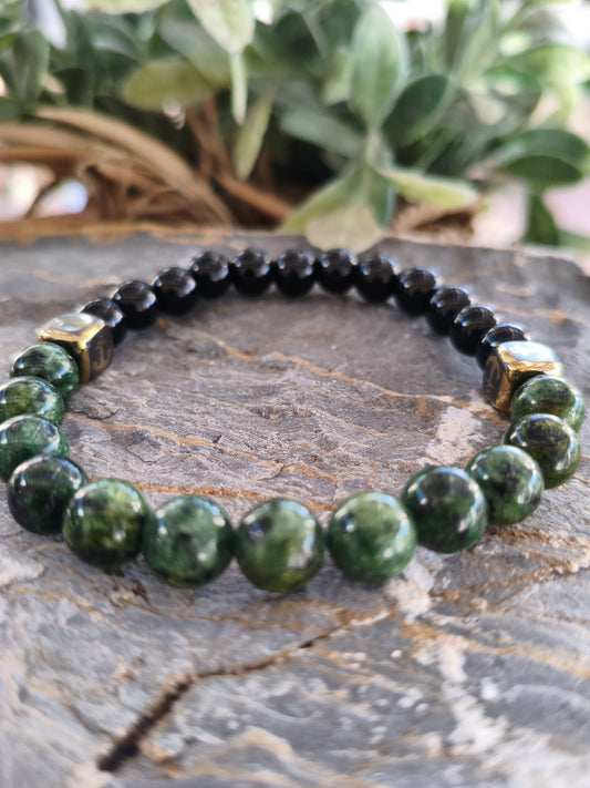 Pulsera "Ocean Anchor" – Piedra Natural Verde y Acentos Dorados