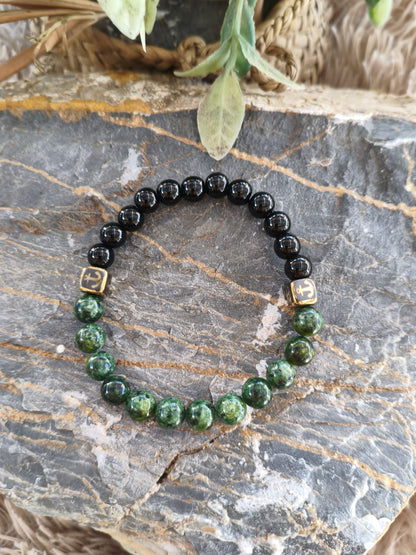 Pulsera "Ocean Anchor" – Piedra Natural Verde y Acentos Dorados