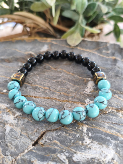 Pulsera "Pacific Anchor" – Turquesa, Ónix y Detalles Dorados