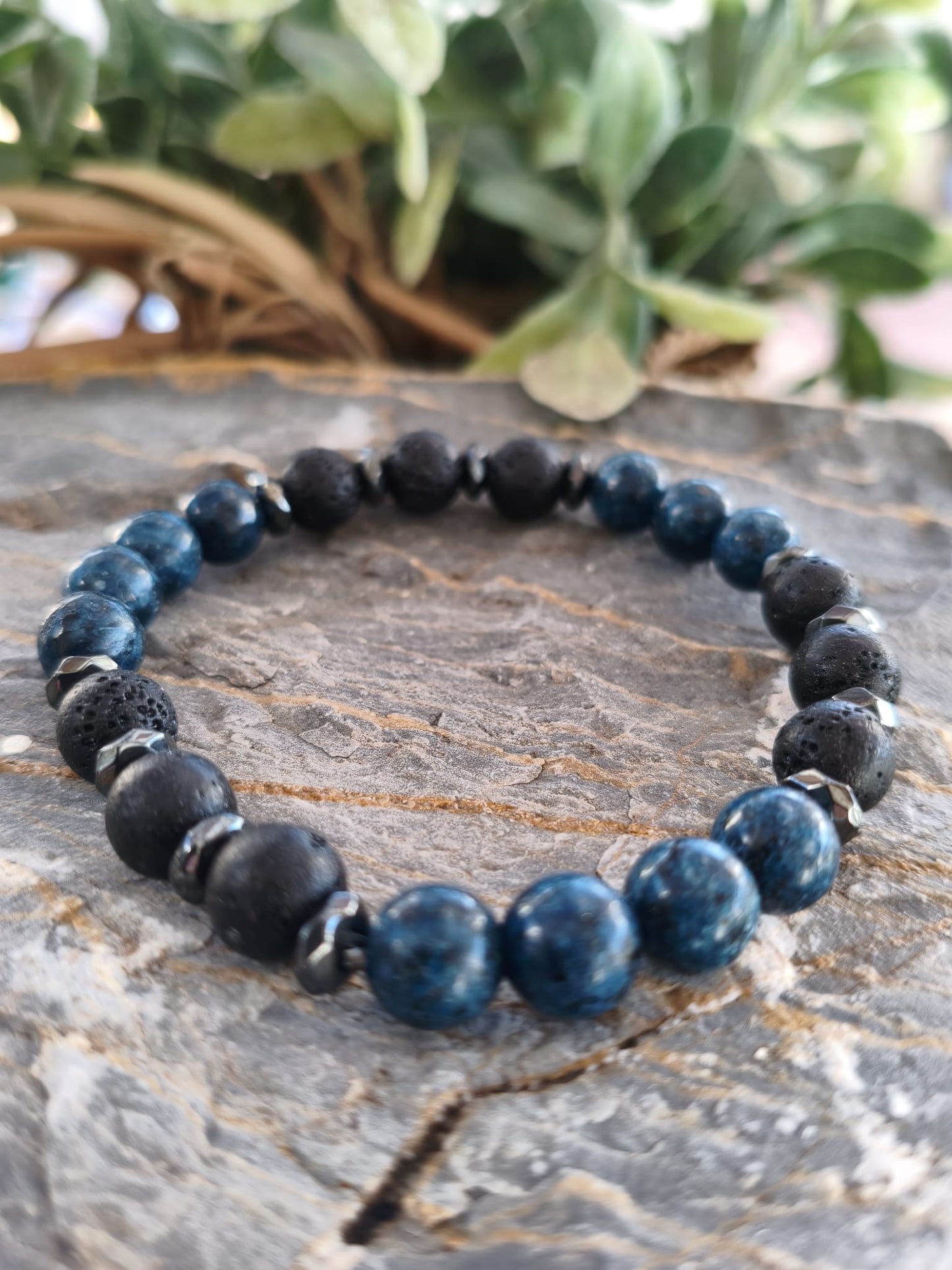 Pulsera "Deep Sea" – Apatita Azul, Piedra Volcánica y Hematites