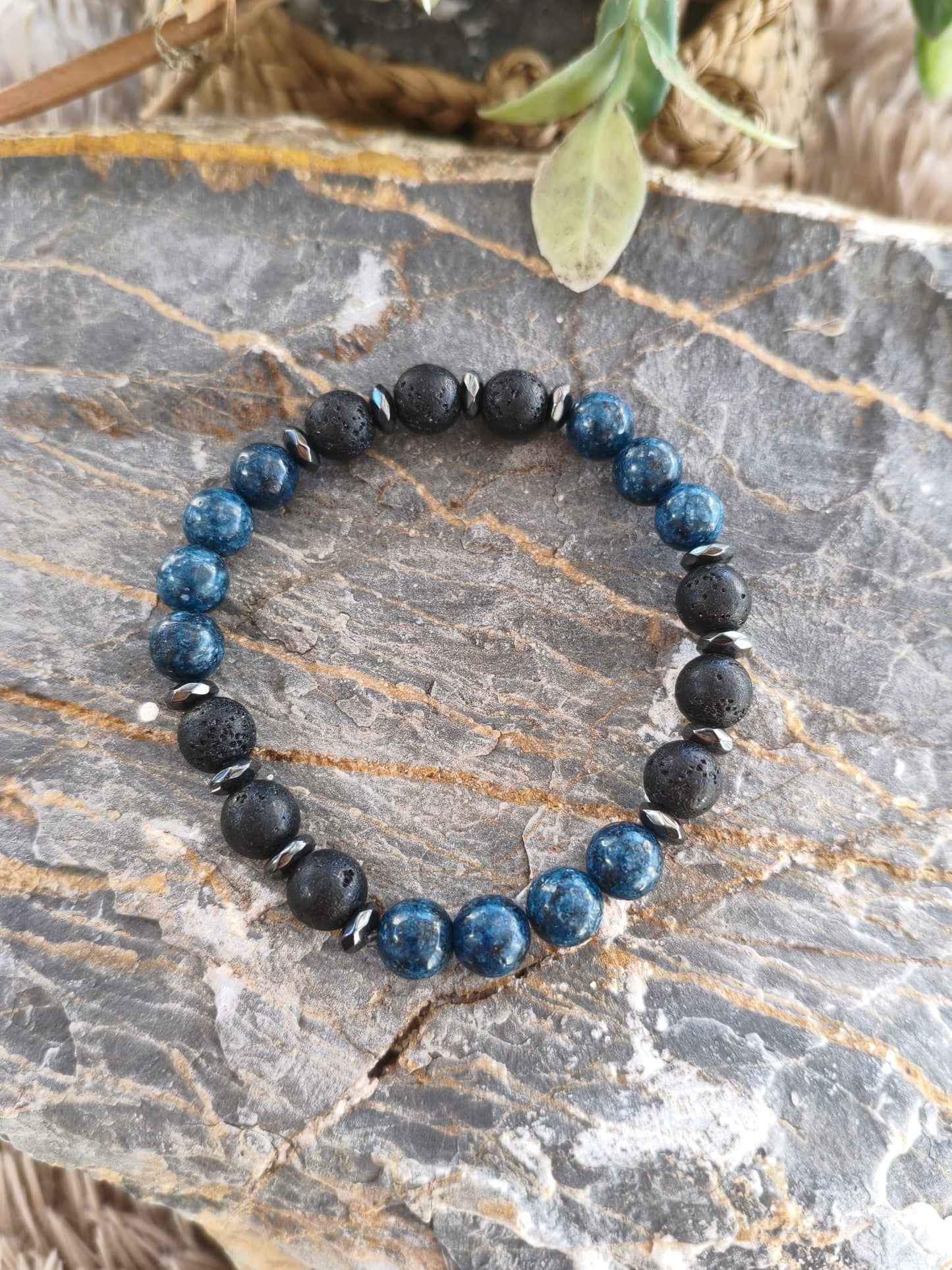 Pulsera "Deep Sea" – Apatita Azul, Piedra Volcánica y Hematites