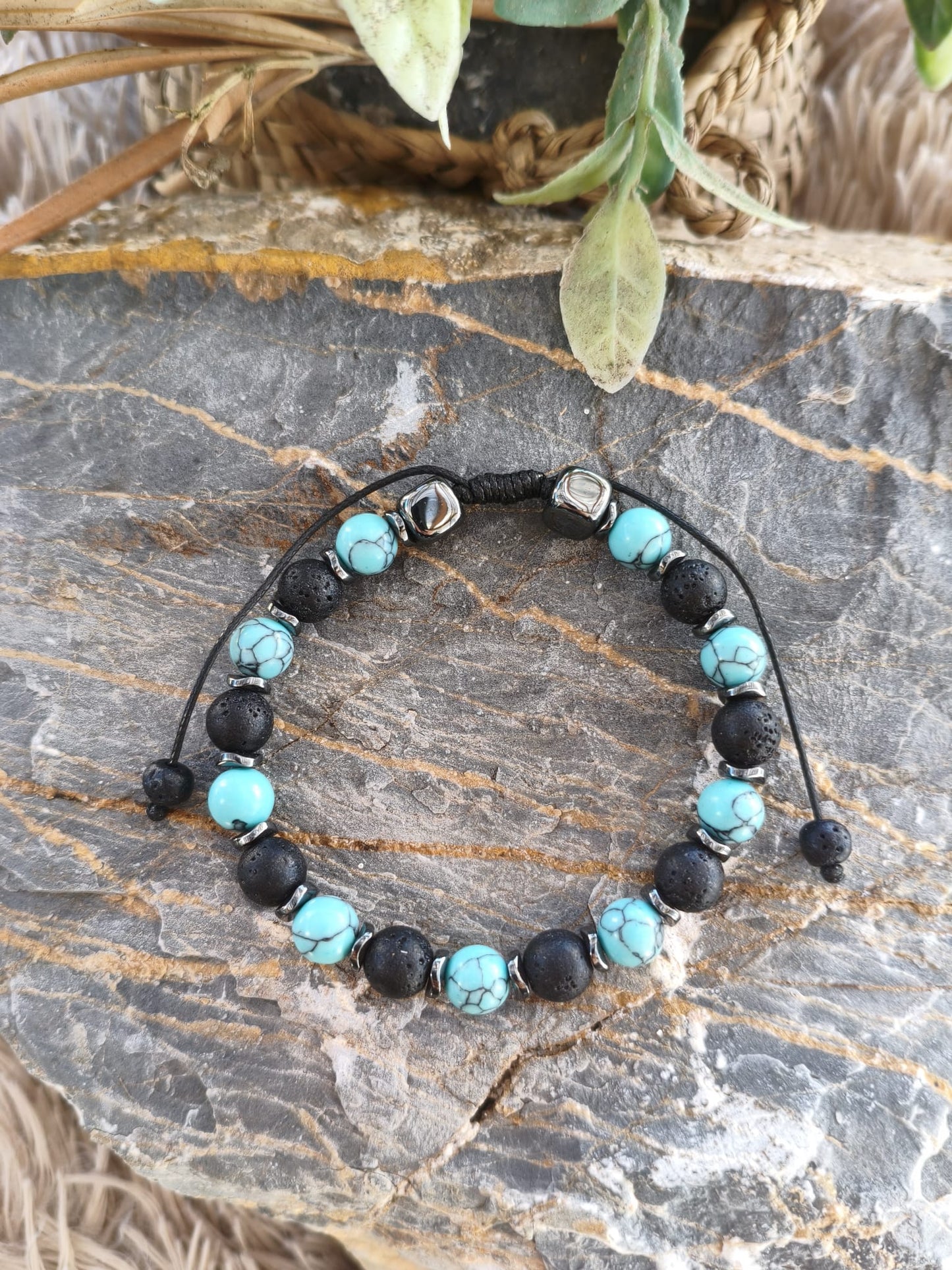 Pulsera "Aqua-Volcano" – Turquesa, Piedra Lava y Ajuste Corredizo