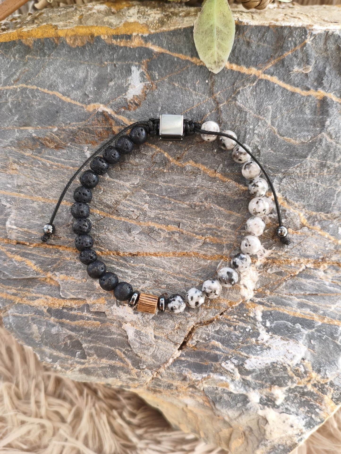 Pulsera "Equilibrium" – Piedra Volcánica, Jaspe Dálmata y Madera