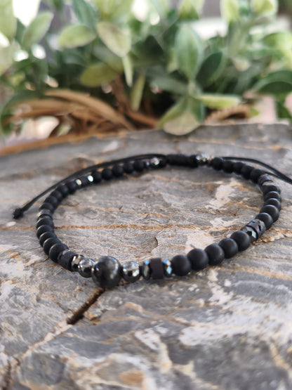 Pulsera "Zen" – Onix Mate y Hematita con Ajuste Macramé