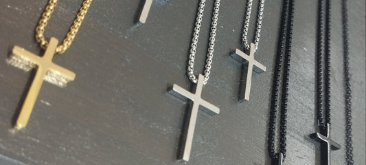 Collar Cruz "Essential" – Diseño Geométrico y Acabado Mate/Brillo